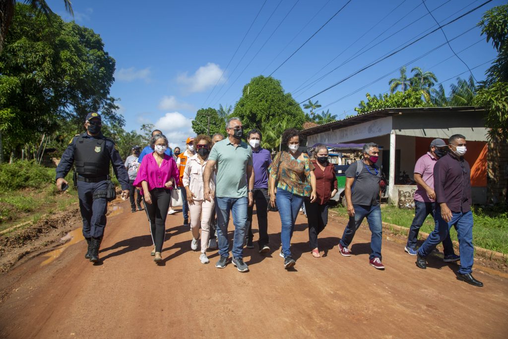 Prefeito e equipe da gestão municipal visitam a ilha de Cotijuba para vistoriar e inaugurar obras