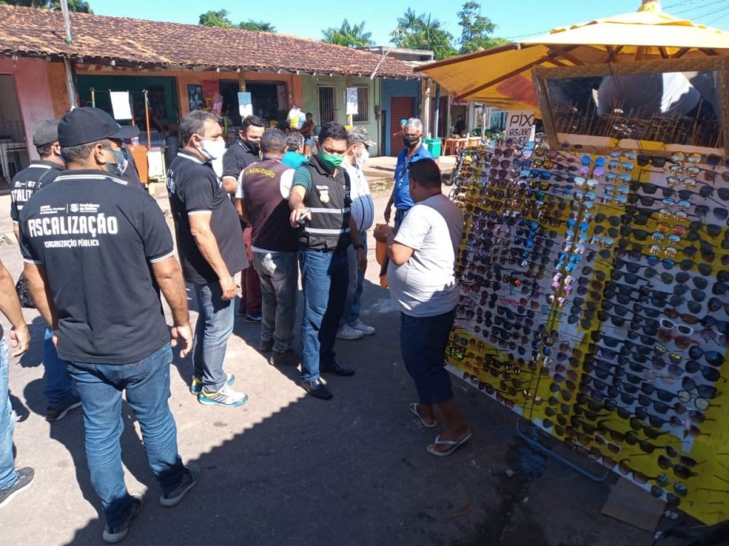 Barraqueiros, ambulantes e veranistas foram orientados a cumprir as regras sanitárias de combate à covid-19