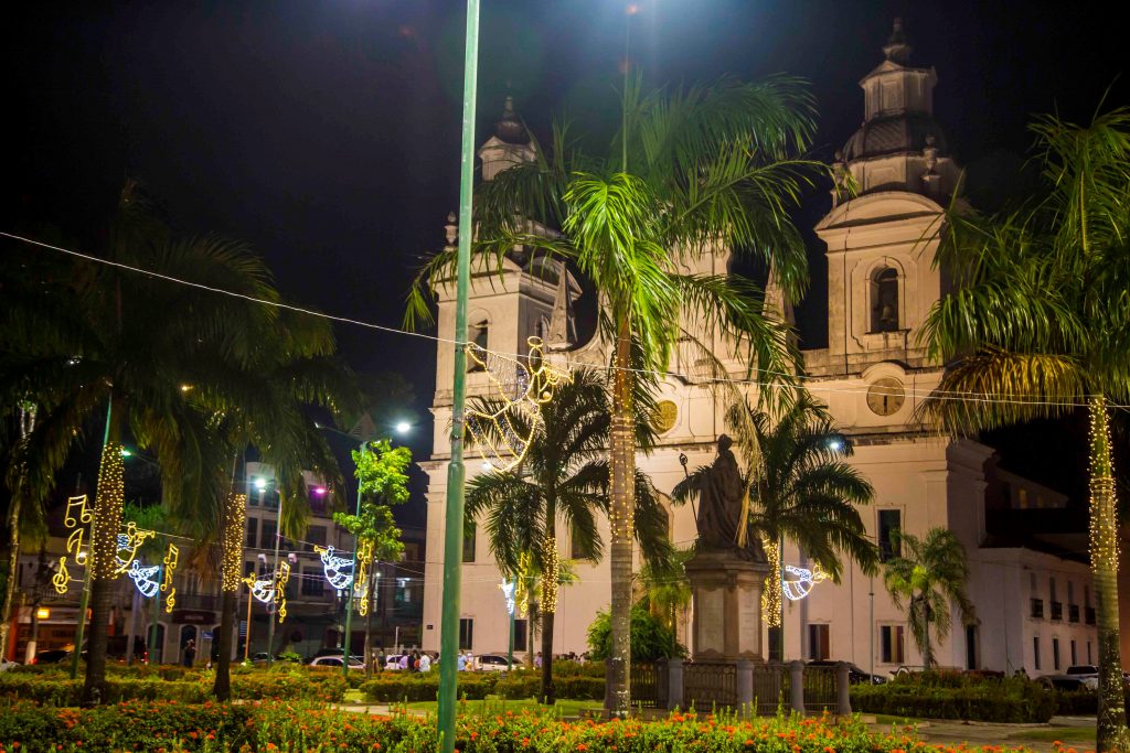 Praça Frei Caetano Brandão e Igreja da Sé