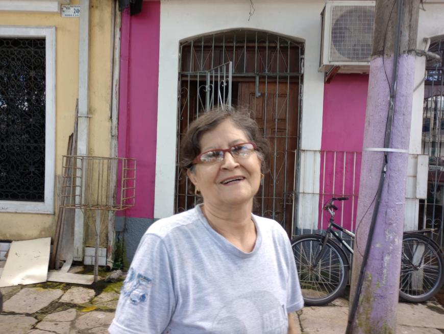 Maria do Carmo Machado, mora há 52 anos em frente à Praça Do Carmo e acredita que a luminosidade vai intimidar ações de vandalismo e furtos no local.