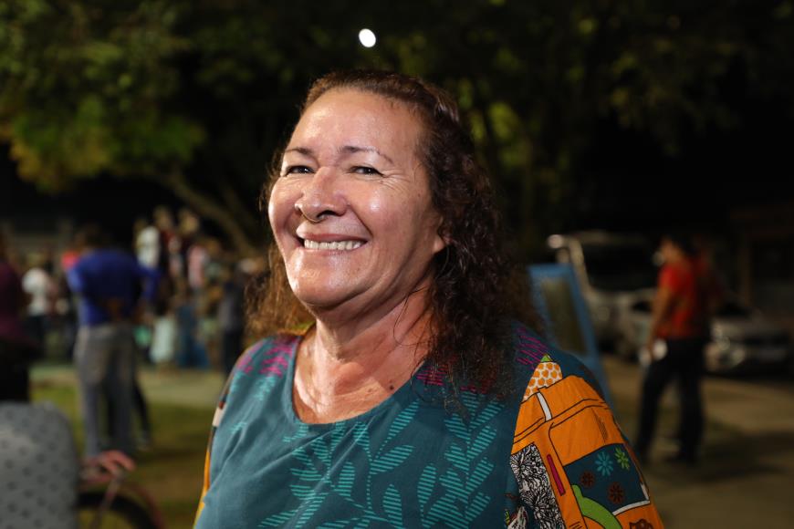Regina Nascimento moradora da Maracangalha, diz que é uma satisfação receber a praça toda revitalizada.