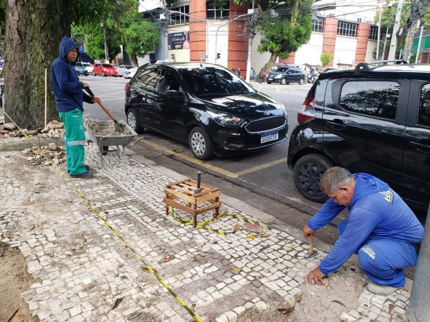 O serviço emergencial consiste na reposição da iluminação e reforma da calçada no trecho da avenida Magalhães Barata.