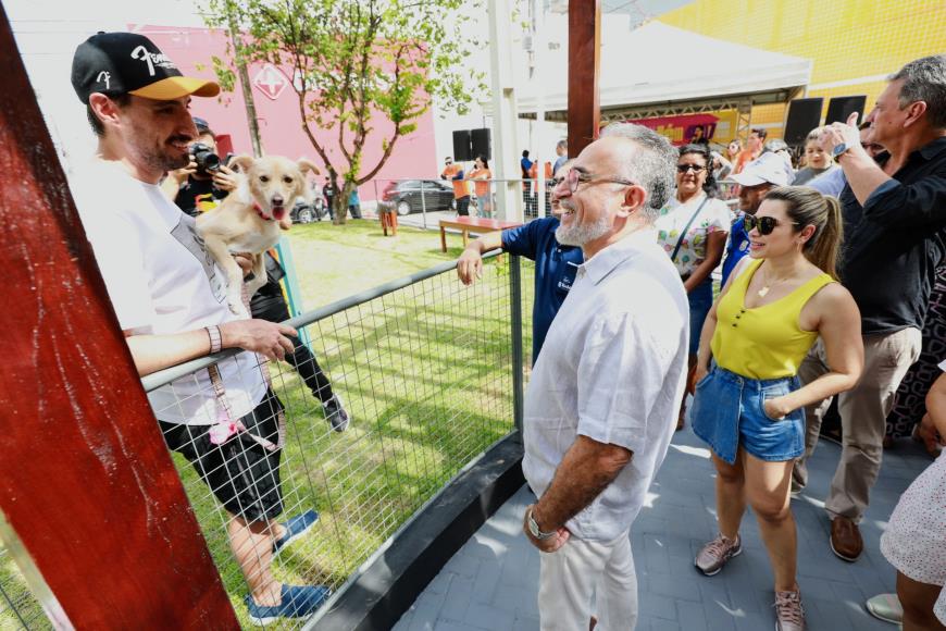 O prefeito de Belém, Edmilson Rodrigues, inaugurou a praça. “Esse espaço mostra o nosso compromisso com a saúde e a proteção animal na nossa cidade", disse.