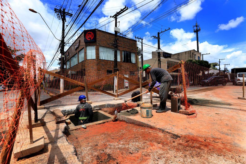 Obras de reurbanização da avenida Rômulo Maiorana, antiga 25 de Setembro, incluem paisagismo, calçamento, iluminação, pavimentação e sinalização