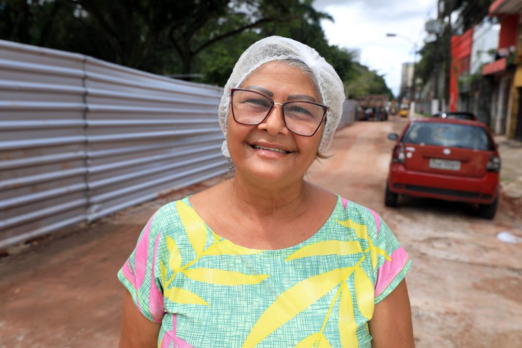 Ana Menezes tem um restaurante na esquina da Rômulo Maiorana com a Alferes Costa e espera melhorias para os negócios com a conclusão da obra