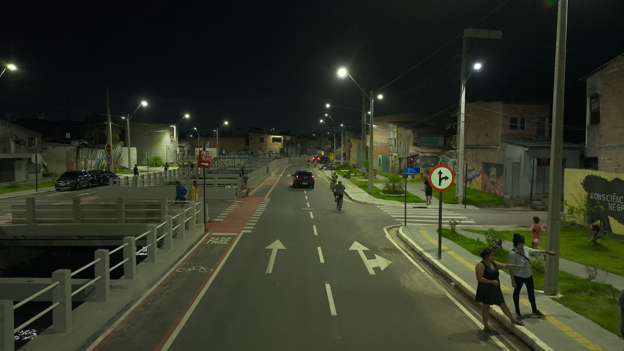 Rua da União, entre as Tv. Vileta e Timbó, no bairro do Marco, toda iluminada com as novas lâmpadas de LED