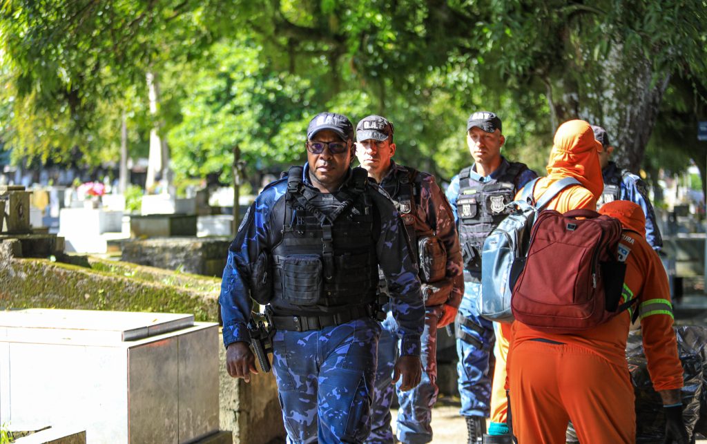 A Guarda Municipal de Belém (GMB) montou um operação de segurança nos cemitérios públicos de Belém e distritos. Mais de 160 agentes por dia, 16 viaturas e 18 motocicletas.