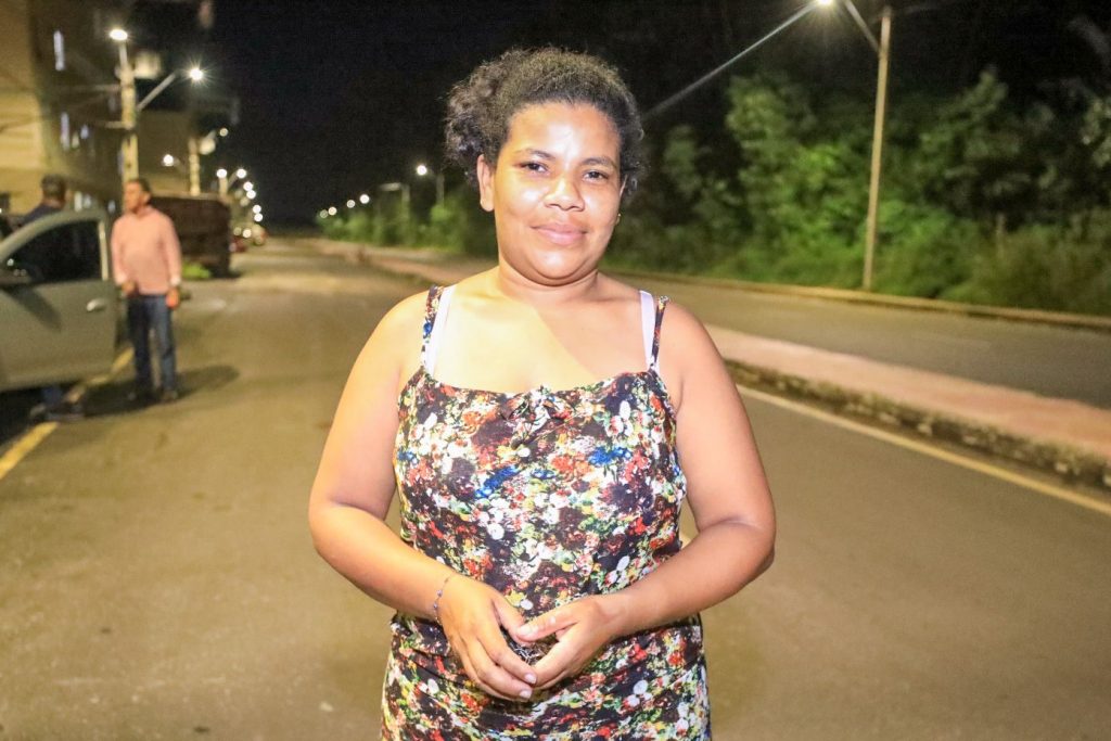 A autônoma Andreza Nascimento: ficou melhor para andar na rua principal e nas que ficam ao lado dos blocos
