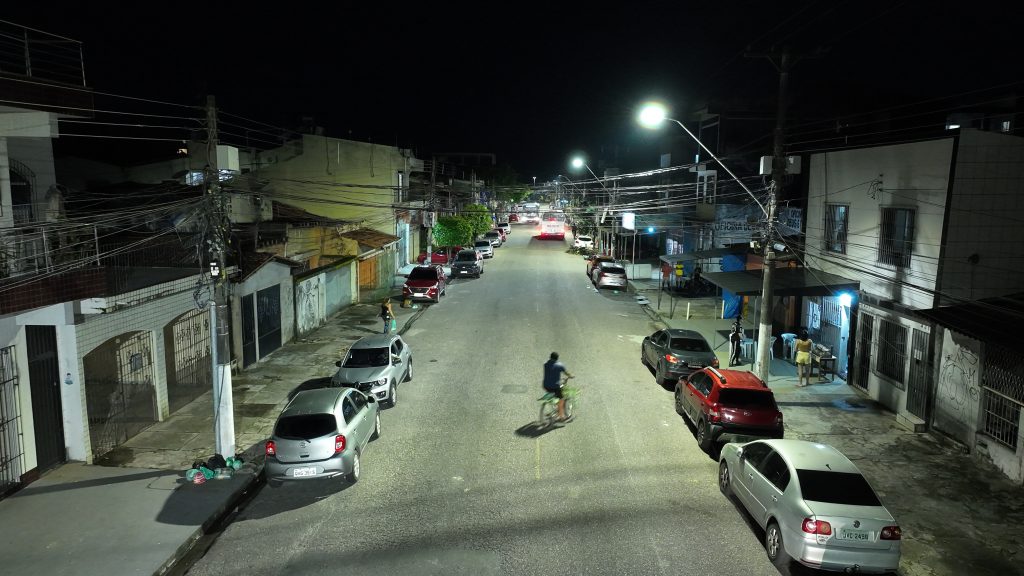 A Rua Cesário Alvim no bairro do Jurunas está de cara nova com a iluminação de LED mais forte e de qualidade.
