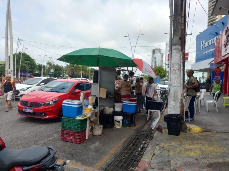 O Ministério Público recebeu diversas denúncias sobre a ocupação irregular da rua Bernal do Couto, além da reclamação de próprios comerciantes da área.