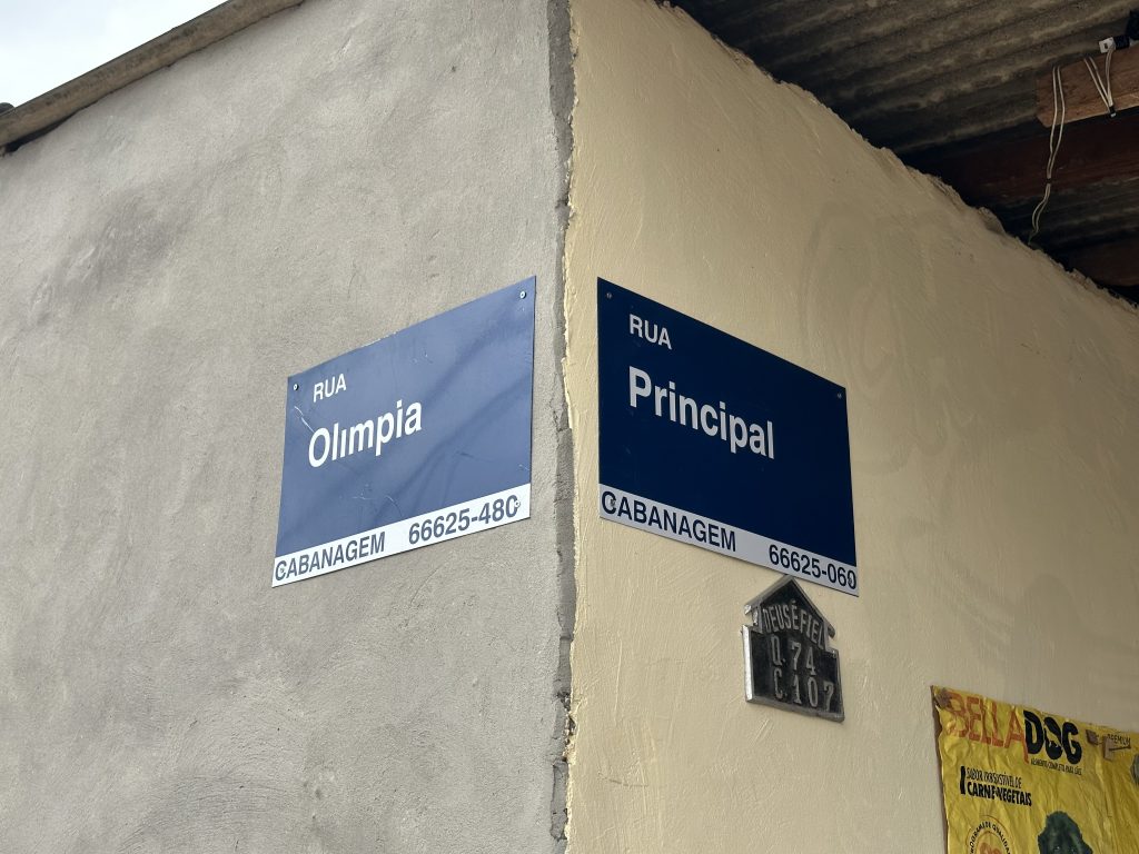 A instalação das placas de identificação na Cabanagem vai continuar pelas outras ruas do bairro e seguir para outros pontos da cidade.